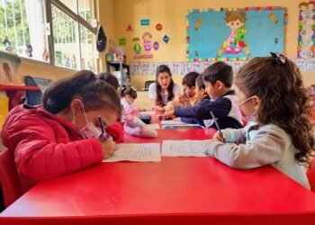 Campeche refuerza estrategia educativa para frenar deserción escolar