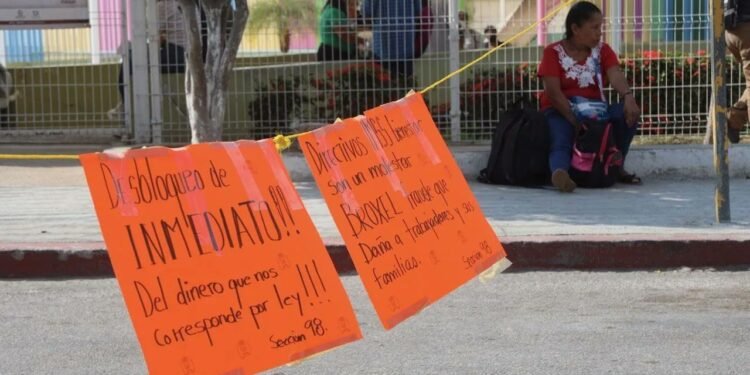 Toman hospital pediátrico de Chiapas por incumplimiento en vales de despensa