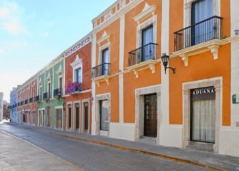 Perfilan inversión estratégica para rescate patrimonial de fachadas del Centro Histórico campechano en 2026