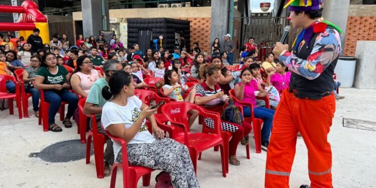 Piratas de Campeche celebran a cientos de niños el Día de Reyes