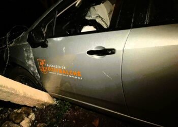 Vehículo oficial queda destrozado en la carretera Campeche–Mérida