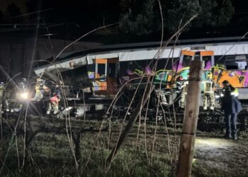Tren embiste muro caído en Barcelona; hay un muerto y decenas de heridos