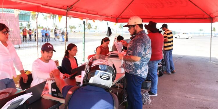 Abarrotan campechanos módulos para realizar trámites vehiculares