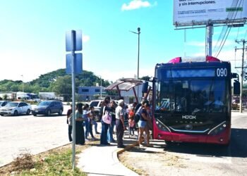 “No somos fifís”. Estudiantes de escuelas privadas protestan por exclusión en tarifa preferencial del Ko’ox