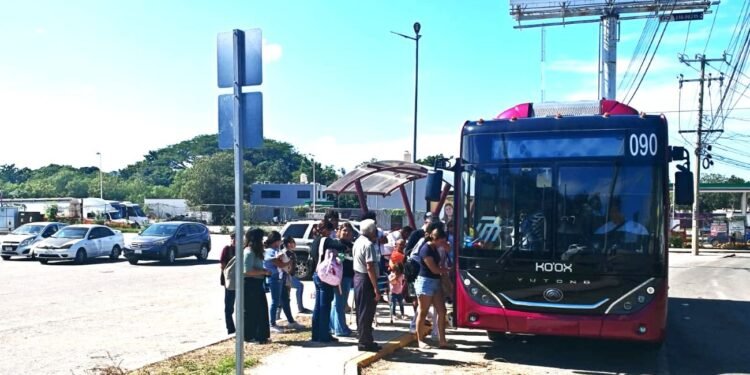 “No somos fifís”. Estudiantes de escuelas privadas protestan por exclusión en tarifa preferencial del Ko’ox