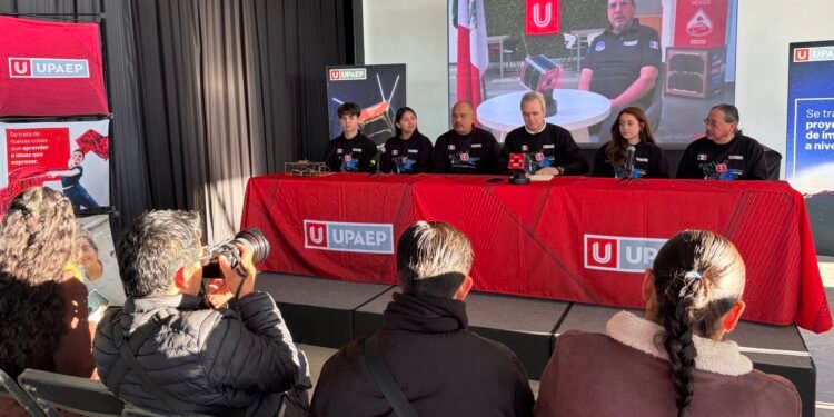 Ponen un “ojo” a los volcanes de México, universitarios lanzan nanosatélite Gxiba-1