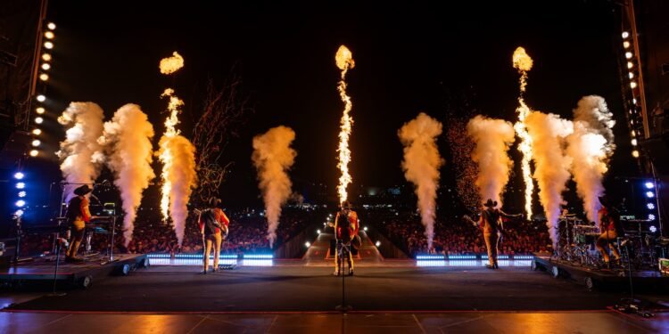 El Foro se quedó chico: Bronco prende el penúltimo día del Carnaval
