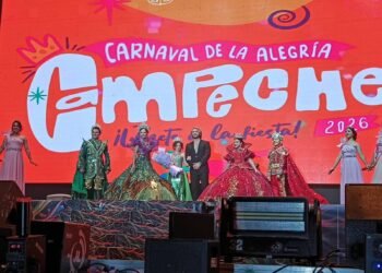 Campeche cae rendido al espectáculo: Brigitte Bozzo es coronada reina