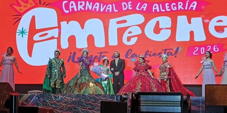 Campeche cae rendido al espectáculo: Brigitte Bozzo es coronada reina