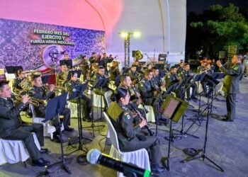 Música que une: Ejército llena de ritmo la Concha Acústica de Campeche