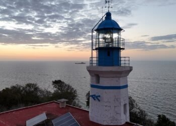 Brilla Faro del Morro: lo modernizan con tecnología solar y mayor alcance marítimo