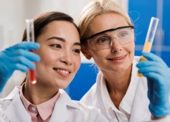 Mujeres y niñas en la ciencia: rompen el techo de cristal frente a la brecha global