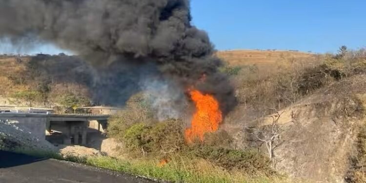 Tragedia en Oaxaca: estallido en un ducto de PEMEX cobra la vida de tres personas