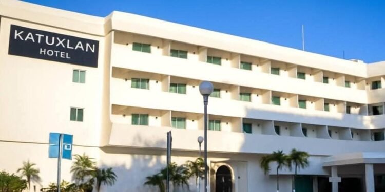 Campeche fortalece turismo y empleo con la inauguración del hotel Katuxlan