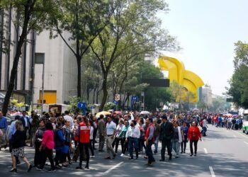 Temblor de domingo sorprende en la capital: autoridades mantienen monitoreo