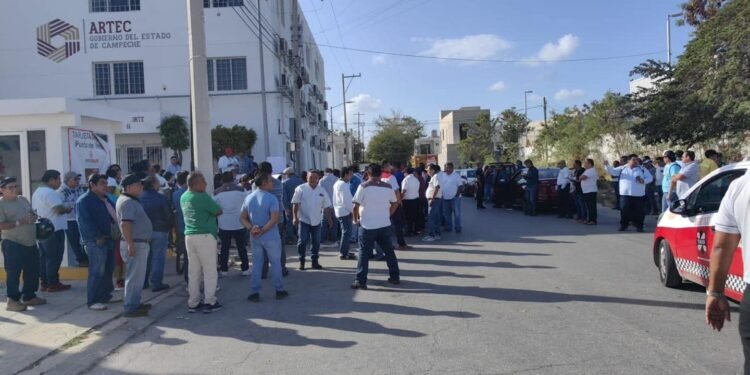 Taxista denuncia caída del 80% en trabajo por apps de transporte en Campeche