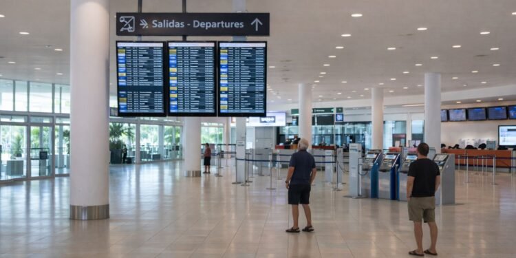 Aerolíneas retoman operaciones en Guadalajara y Puerto Vallarta; actividad supera el 95%