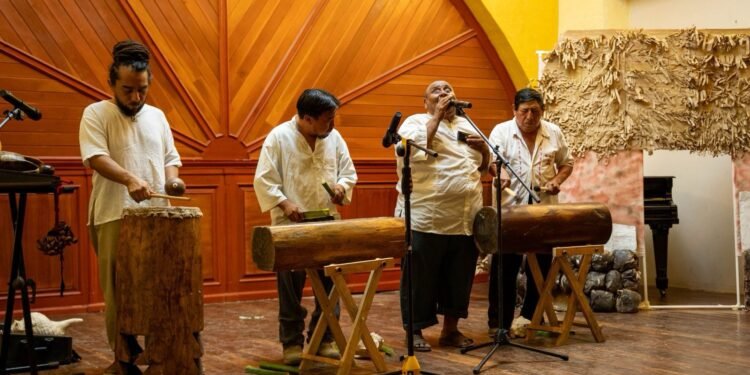 Voces que resisten: la lengua maya toma el escenario y vibra en El Claustro