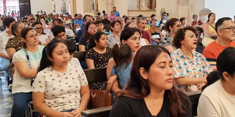 Miércoles de Ceniza reúne a cientos en templos de Campeche