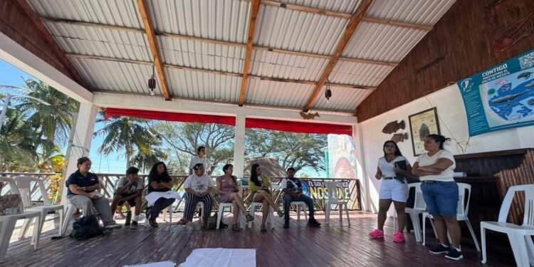 Pescadores y ambientalistas sellan agenda común ante riesgos petroleros