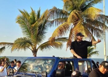 Aldo De Nigris y Briggitte Bozzo engalanan el Paseo de las Flores del Carnaval