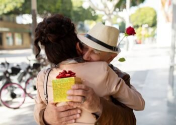 San Valentín sin sorpresas en tu bolsillo: Profeco comparte tips para cuidar tu dinero