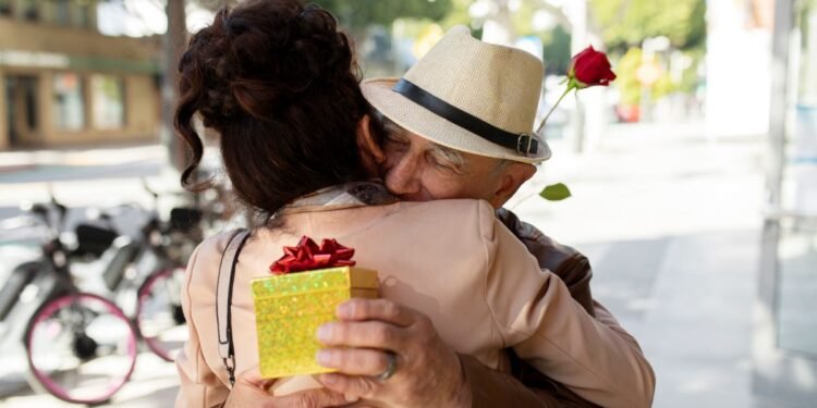 San Valentín sin sorpresas en tu bolsillo: Profeco comparte tips para cuidar tu dinero