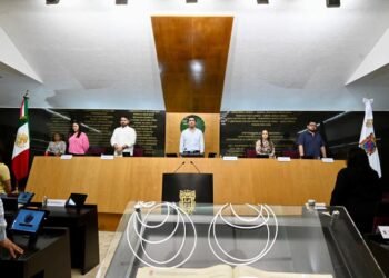 Minuto de silencio en el Congreso por militar caído en cumplimiento del deber