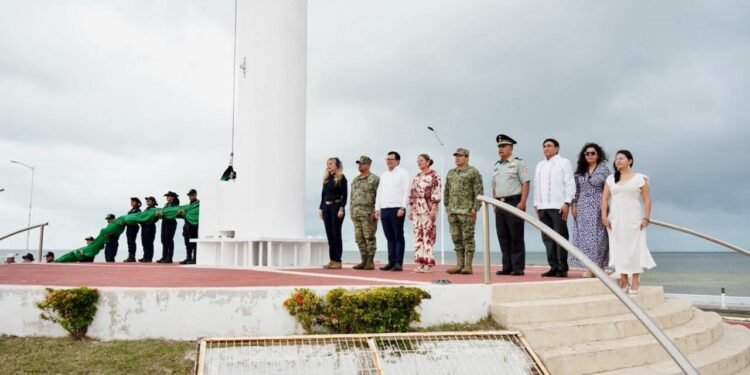 Campeche rinde homenaje a la Constitución entre viento y lluvia