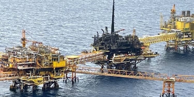 Alerta en la Sonda: fuga de gas en la plataforma petrolera sin informe oficial