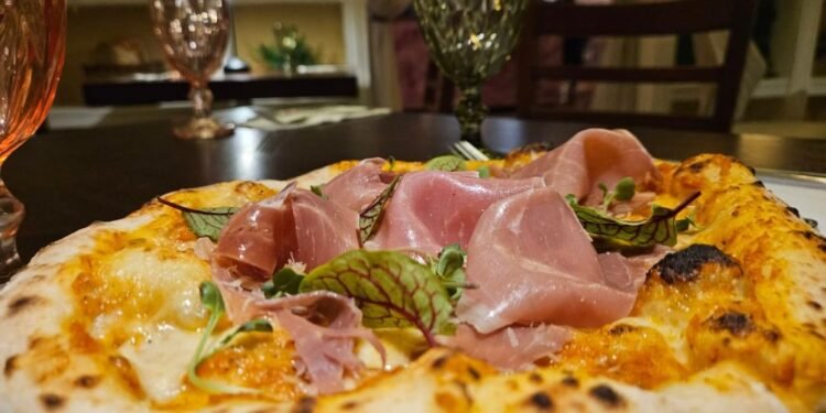 Restauranteros esperan alza de hasta 30% en ventas por el sábado de bando y día de San Valentín