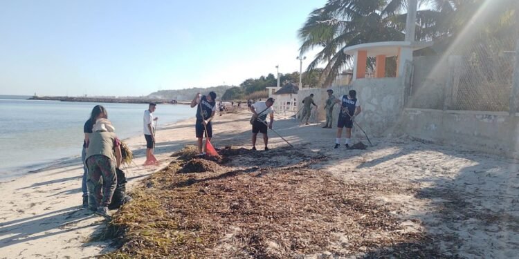Marea limpia: Marina deja huella verde en Playa Bonita al retirar 360 kilos de basura