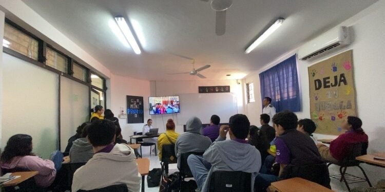 Brigadas de la Marina brindan consultas y prevención en comunidades de Campeche