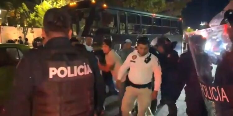 Organizaciones piden liberar a detenidas tras marcha del 8M