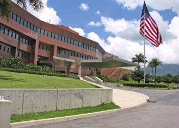 Tras siete años, Estados Unidos restablece presencia diplomática en Venezuela
