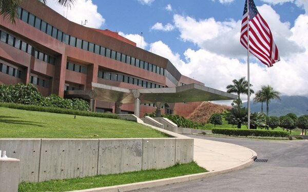 Tras siete años, Estados Unidos restablece presencia diplomática en Venezuela