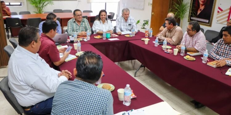 Activan apoyos a ganaderos por sequía; ofrecen forraje, bebederos y maquinaria