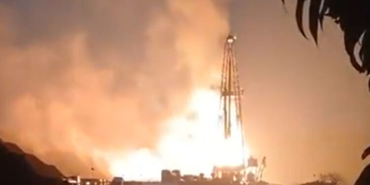 Explosión e incendio en pozo Krem generan alarma en Veracruz; fuego está contralado