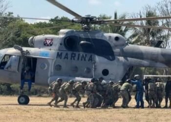 Marina despliega poder táctico desde el aire en Champotón