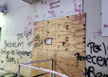 Vandalismo durante marcha del 8M deja daños en edificios del Centro Histórico