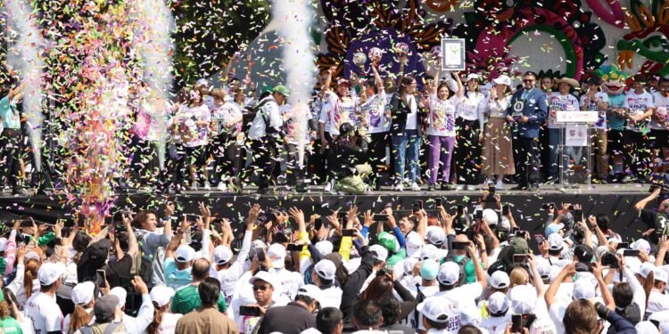 México arma la “mega cascarita” y rompe otro Récord Guinness rumbo al Mundial de Futbol 2026