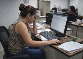 Acoso en redes golpea a mujeres en política; alertan por “wollying digital”