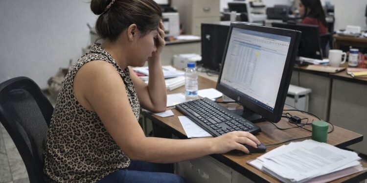 Acoso en redes golpea a mujeres en política; alertan por “wollying digital”