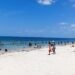 Playa Bonita registra alta afluencia por puente y ola de calor