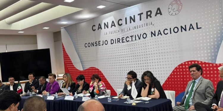 Empresarios de Carmen presionan por pagos pendientes de Pemex