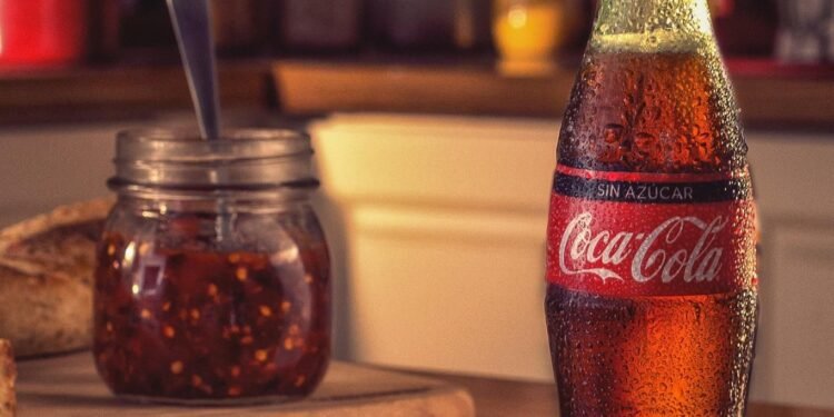 Gobierno propone a Coca-Cola reducir fructosa importada y usar azúcar nacional
