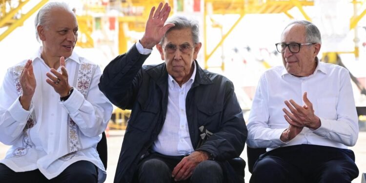 Crean Comisión Consultiva del Petróleo; será presidida por Cuauhtémoc Cárdenas