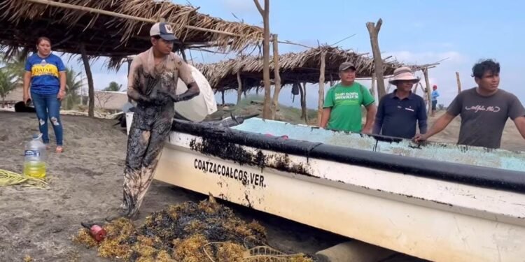 Mancha negra en el Golfo: derrame golpea Veracruz y Tabasco
