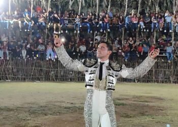Tarde de gloria en Bacabchén: Aguilar corta cuatro orejas