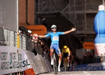 Maglia Azzurra para México: Del Toro manda en la Tirreno